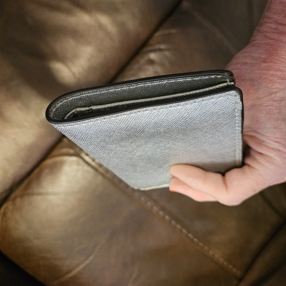 Michael Kors wallet - Picture 10 of 11